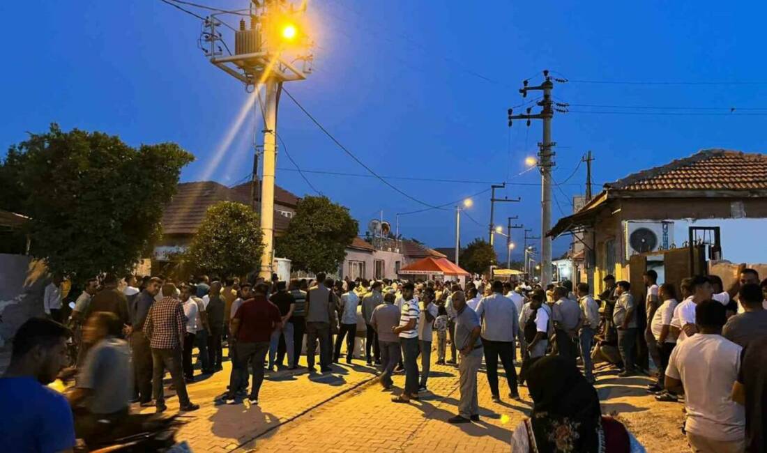 Aydın’ın İncirliova ilçesinde kamyonet ile motosikletin çarpışması sonucu meydana gelen