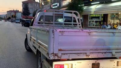 Çorum’un Alaca ilçesinde yolun karşısına geçmek isterken kamyonetin çarptığı yaya