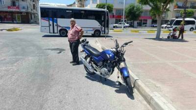 Antalya’nın Manavgat ilçesinde motosiklet ile kapalı kasa kamyonetin çarpışması sonucu