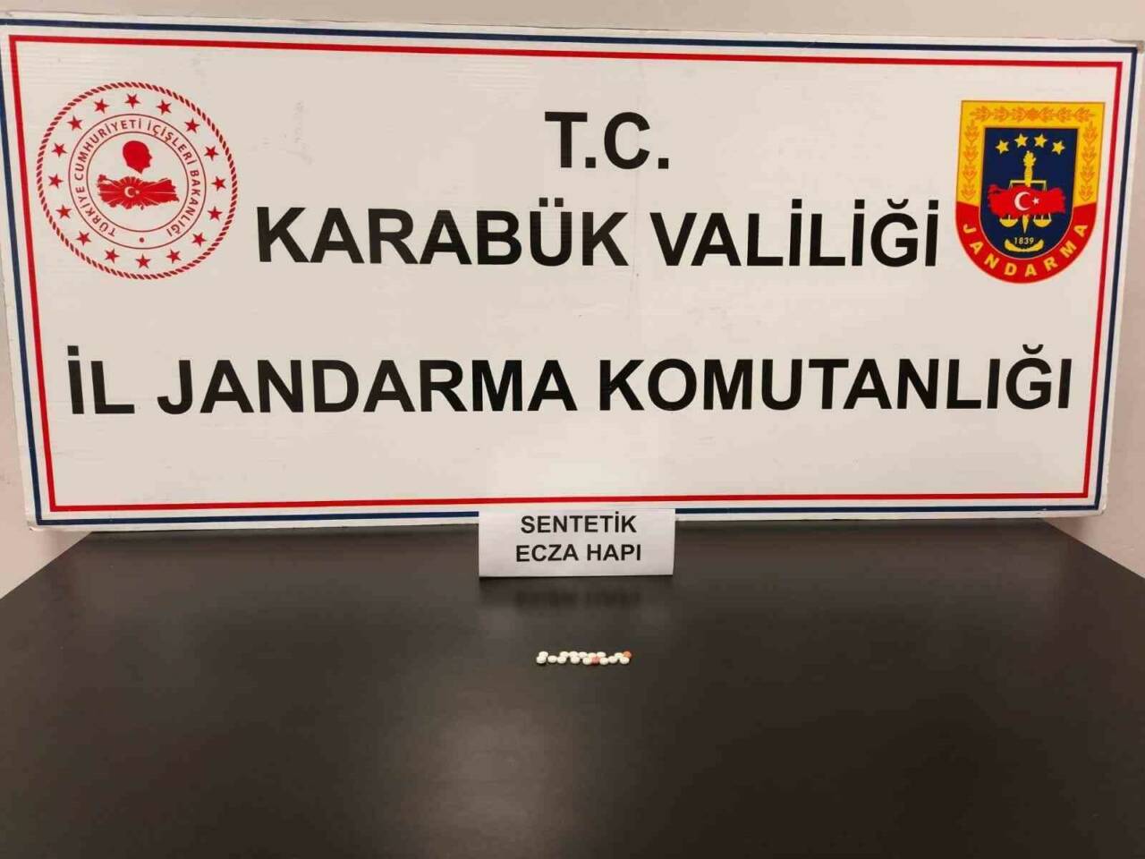 Karabük’te üzerinden 17 adet sentetik ecza ele geçirilen şahıs adliyeye