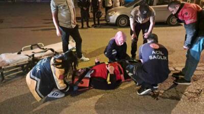 Karaman’da otomobil ile çarpışan motokurye yola savrularak yaralandı. Kaza, akşam