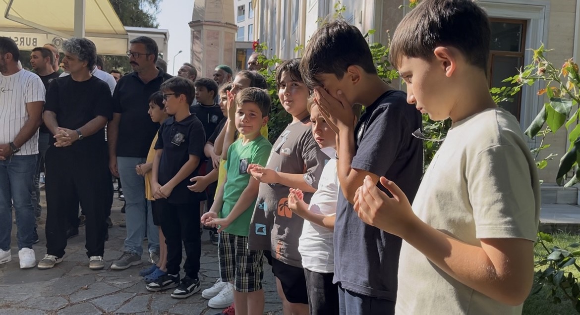 Bursa’da bir ilkokulda karne gününde aniden fenalaşan öğretmen, tüm müdahalelere