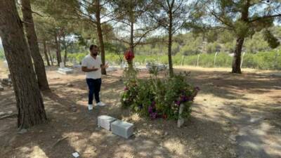 Hatay’ın Arsuz ilçesinde 2 otomobilin çarpışmasıyla yaşanan kazada 13 yaşındaki