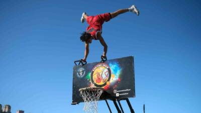 Kocaeli’de gerçekleştirilen Karneval Kılavuz Çocuk Şenliği’nde minikler ve gençler, eğlencenin