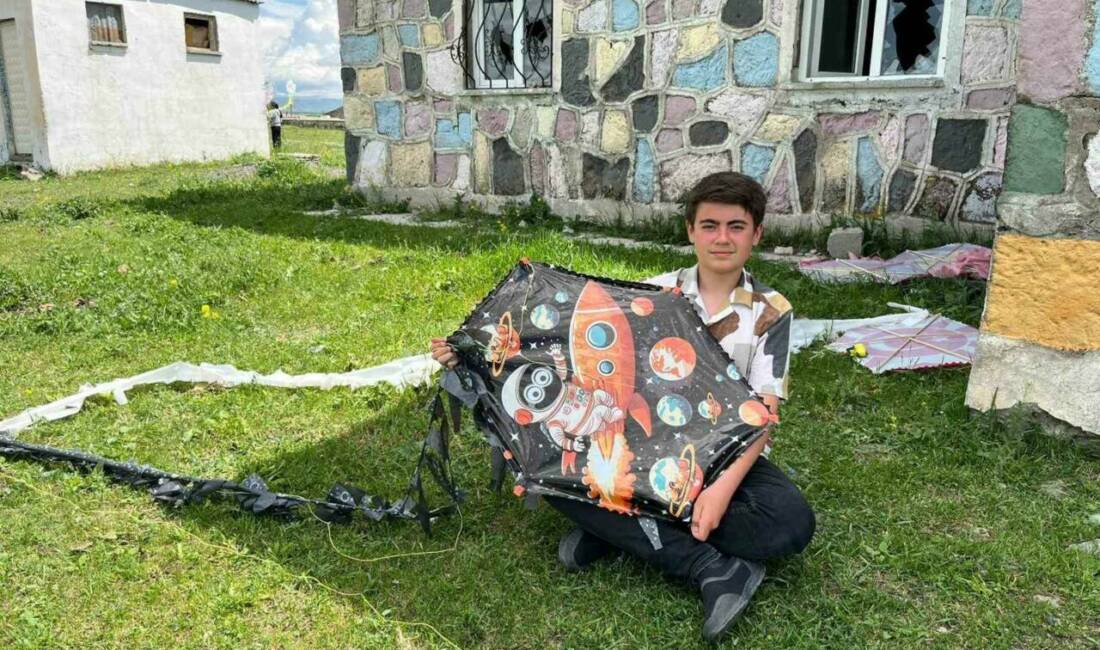 Kars’ın Akyaka ilçesinde düzenlenen uçurtma şenliği renkli görüntülere sahne oldu.