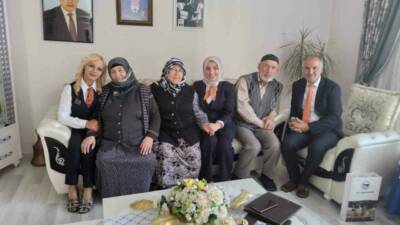 Kars’ta şehit yakınları evlerinde ziyaret edildi. Kentte vatandaşla en üst