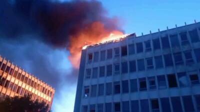 Kartal’da terk edilmiş bir binada henüz bilinmeyen bir nedenle yangın