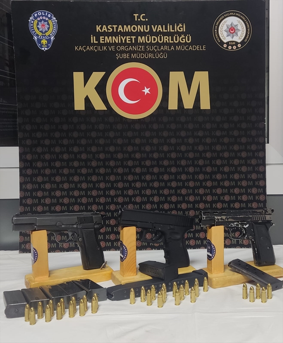 KASTAMONU (AA) – Kastamonu’da düzenlenen ruhsatsız silah operasyonunda 4 kişi