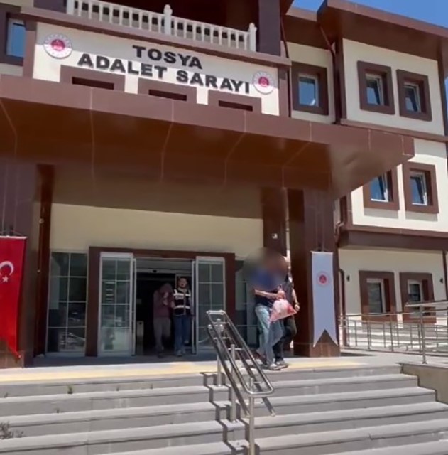 Kastamonu İl Emniyet Müdürlüğü ekiplerince, İstanbul’dan Kastamonu’ya uyuşturucu getirdiği tespit