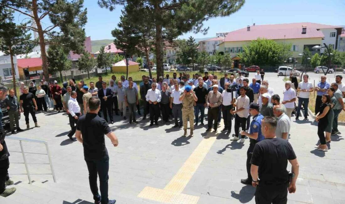 Denizli’nin Serinhisar ilçesine atanan Varto Kaymakamı Musa Ayyıldız, yüzlerce Vartolu