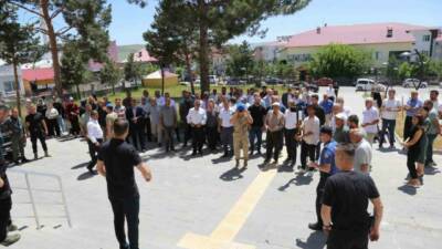 Denizli’nin Serinhisar ilçesine atanan Varto Kaymakamı Musa Ayyıldız, yüzlerce Vartolu