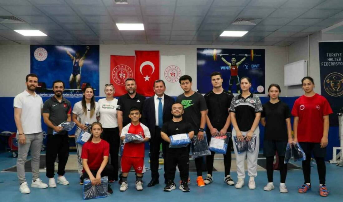 Kayseri Gençlik ve Spor İl Müdürlüğü Spor Kulübü halter sporcularına