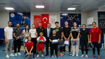 Kayseri Gençlik ve Spor İl Müdürlüğü Spor Kulübü halter sporcularına