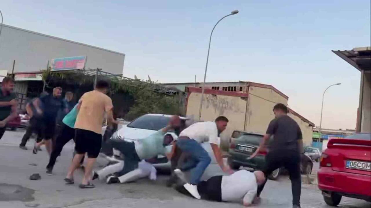 Hatay’da yaşanan kaza sonrası 2 grup arasında yaşanan tekmeli, yumruklu