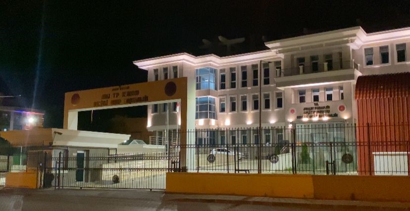 Aydın’ın Kuyucak ilçesinde seyir halindeyken motosikletin kayması sonucu düşüp yaralanan