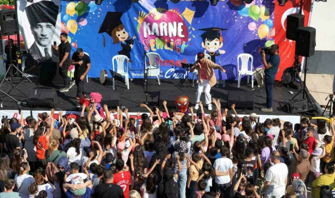 Kırıkkale’de düzenlenen Karne Şenliği’ne aileleriyle birlikte katılan çocuklar, konserler, oyunlar