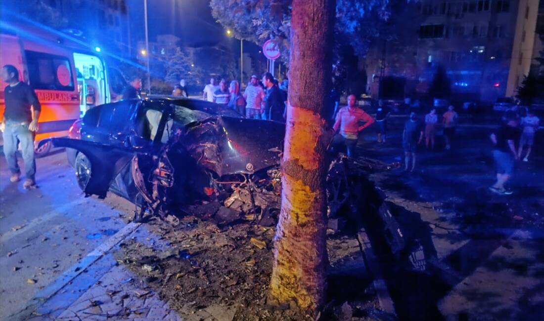KIRKLARELİ (AA) – Kırklareli’nde otomobilin ağaca çarpması sonucu 1 kişi