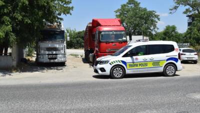 KIRKLARELİ (AA) – Kırklareli’nin Lüleburgaz ilçesinde tır parkı dışında araçlarını