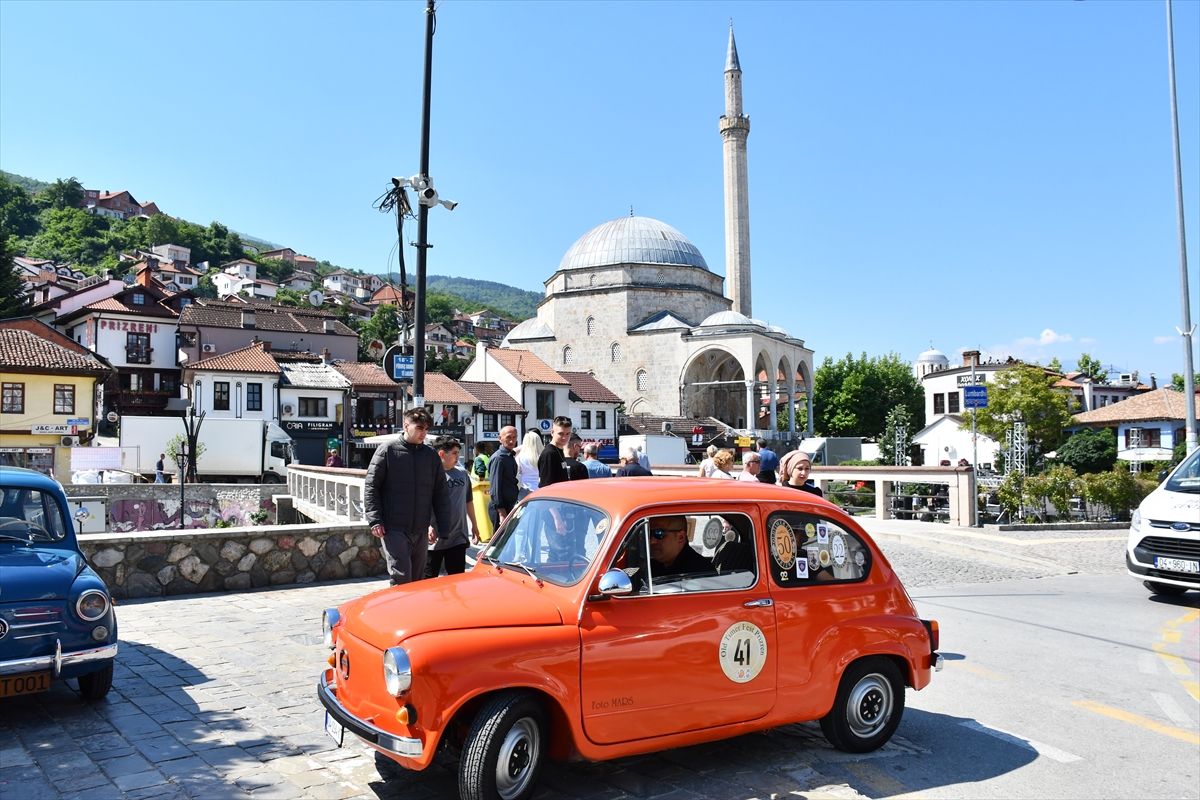 PRİZREN (AA) – Kosova’nın güneyindeki Prizren şehrinde “Oldtimer Klasik Otomobil