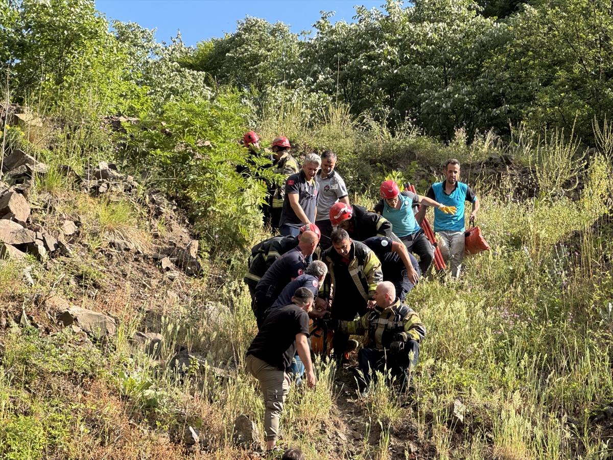 KOCAELİ (AA) – Kocaeli’de ormanlık alanda kayalıklardan düşen kadın hayatını