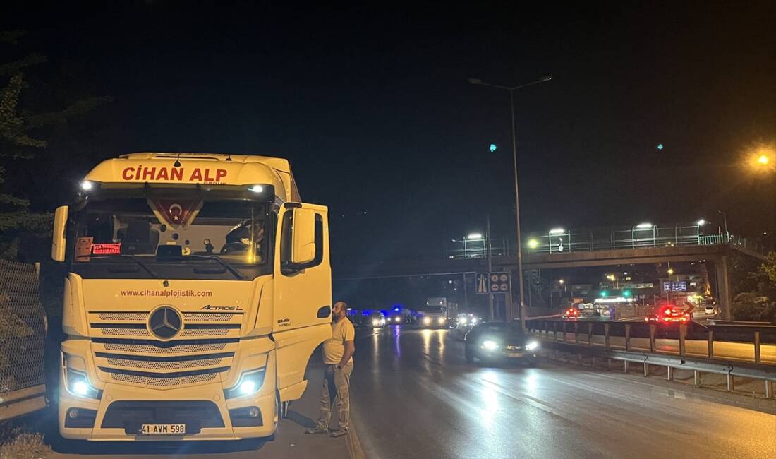 KOCAELİ (AA) – Kocaeli’nin İzmit ilçesinde tır ile çarpışan motosikletin