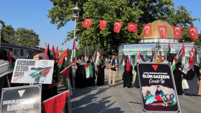 KONYA (AA) – Konya’da kadınlar, İsrail’in Gazze’ye yönelik saldırılarını lanetlemek,