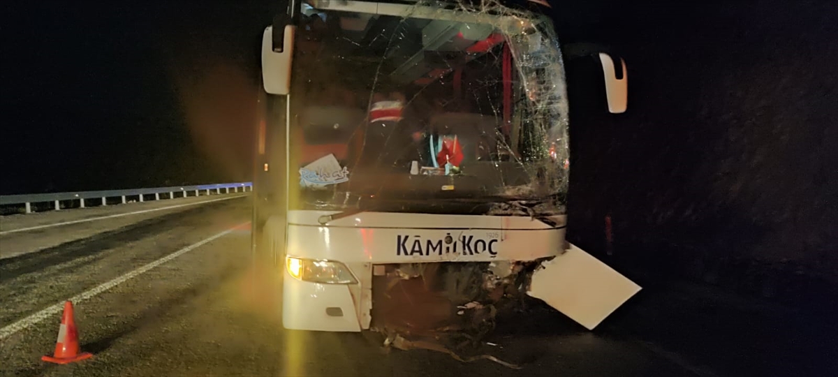 KONYA (AA) – Konya’nın Derebucak ilçesinde yolcu otobüsü ile otomobilin