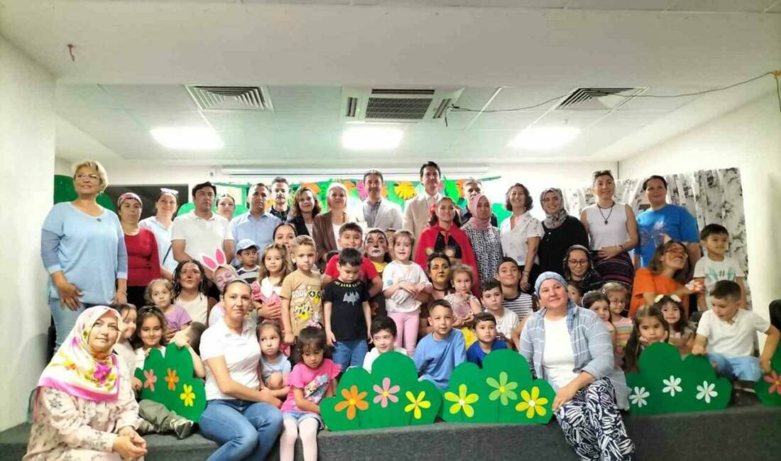 Muğla’nın Köyceğiz ilçesi Beyobası Anaokulu öğrenci velileri oynadıkları ‘Çevreci Kurt’