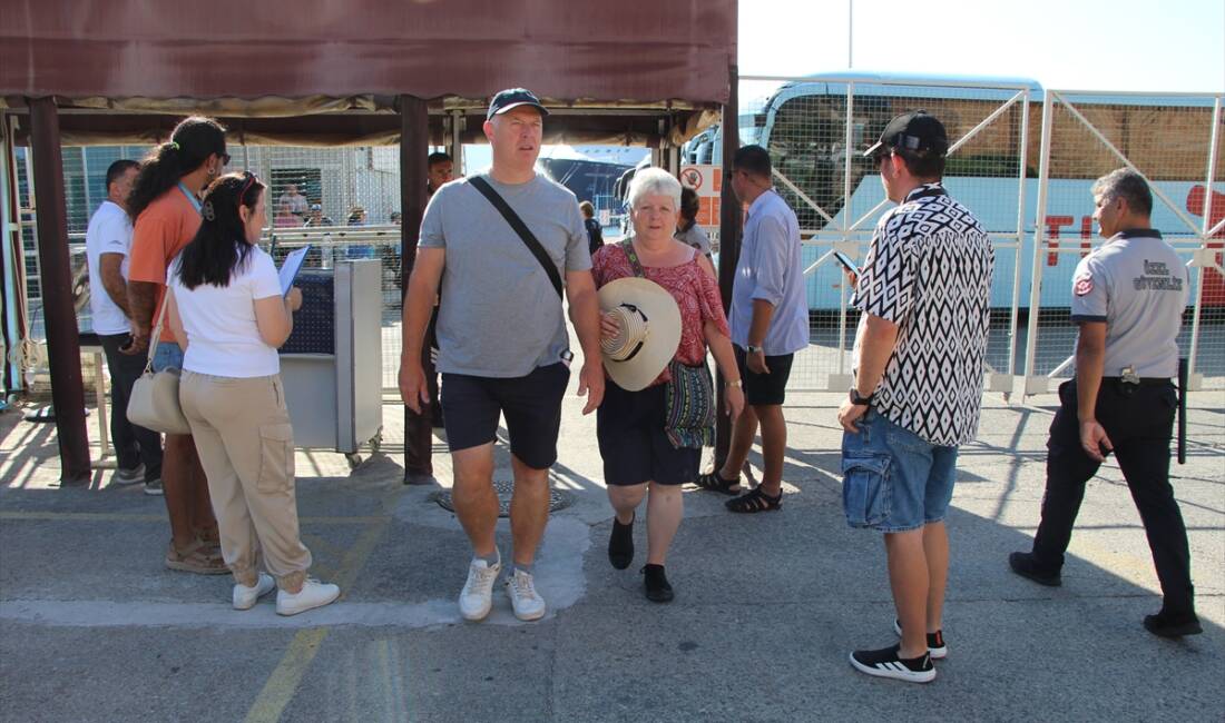 ANTALYA (AA) – Bahama bayraklı kruvaziyer “Marella Discovery 2”, Antalya’nın