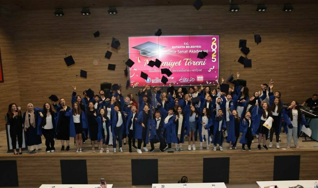 Kütahya Belediyesi bünyesinde faaliyet gösteren Kültür Sanat Akademisi, iki yıllık