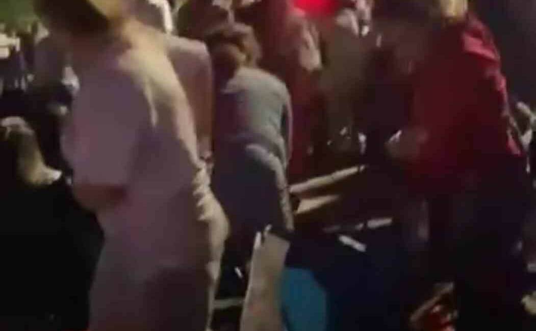 Samsun’da Kültür Yolu Festivali çerçevesinde düzenlenen Merve Özbey konserinde kavga