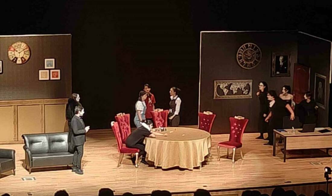 Kayseri İl Emniyet Müdürlüğü tarafından düzenlenen programda, ’Girdap’ isimli tiyatro