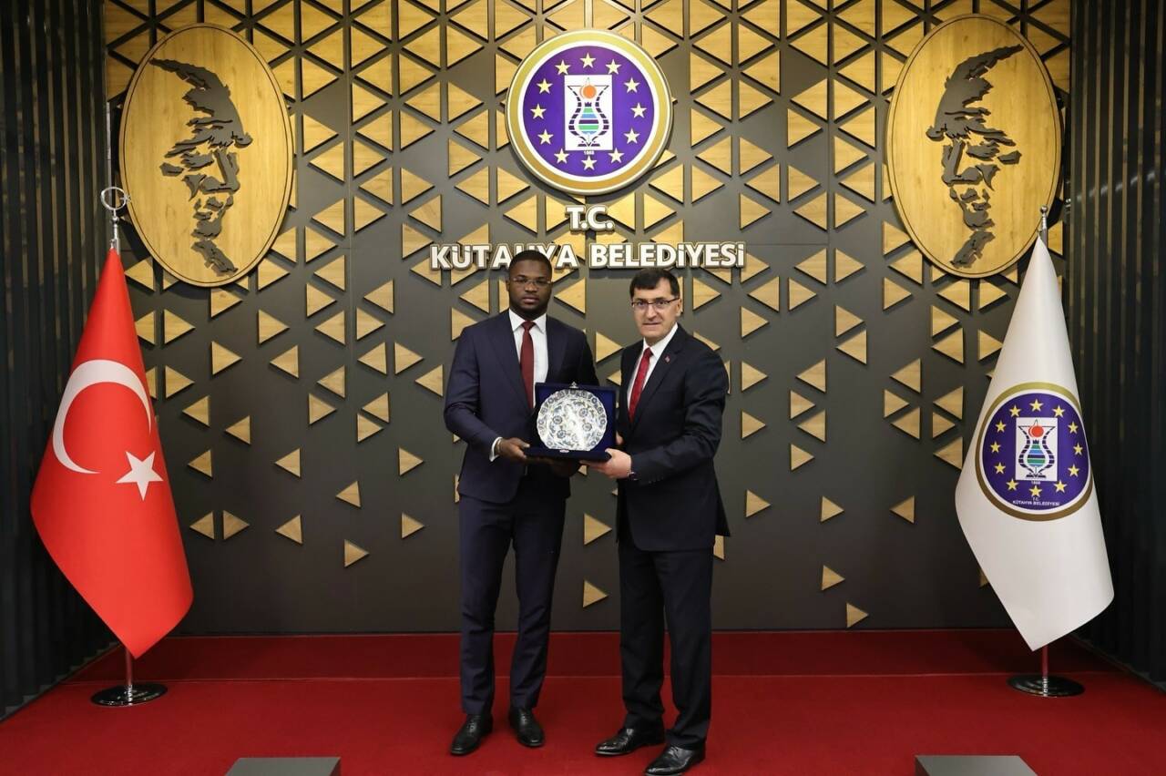 Kütahya Belediye Başkanı Eyüp Kahveci, Türkiye’deki Fildişi Sahili Denguele Özerk