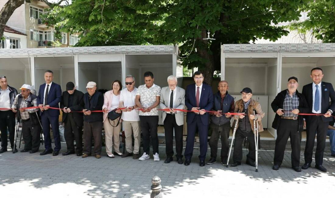 Kütahya Belediyesi tarafından ayakkabı boyacılarının daha sağlıklı ve güvenli şartlarda