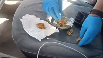 Ardahan’da kuyumcuya sahte altın satarak dolandıran 3 şüpheli yakalandı. O