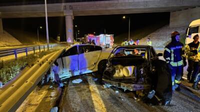 KOCAELİ (AA) – Kuzey Marmara Otoyolu’nda 3 aracın karıştığı zincirleme