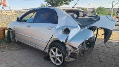 Kırıkkale’de lüks otomobilin, önünde seyreden otomobile çarptığı kazada 3 kişi