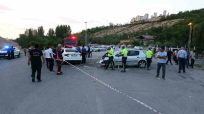 Malatya’nın Yeşilyurt ilçesinde iki otomobilin çarpıştığı trafik kazasında 11 kişi