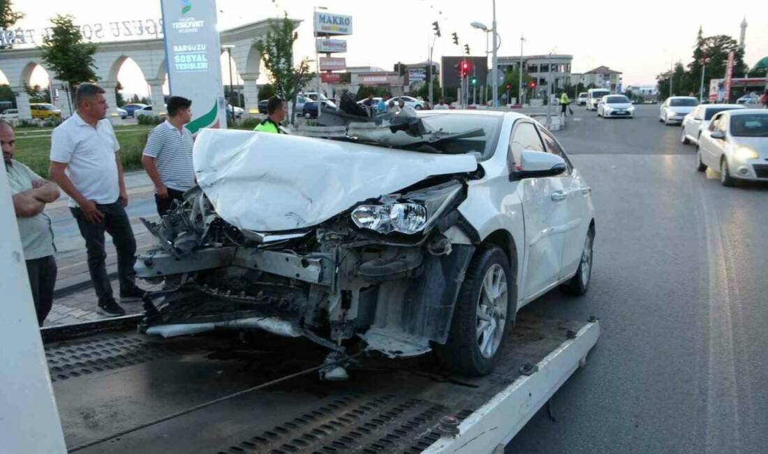 Malatya’da iki aracın karıştığı trafik kazasında 2 kişi yaralandı. Kaza,