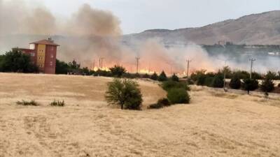 MALATYA (AA) – Malatya’nın Kale ilçesinde otluk alanda çıkan yangın