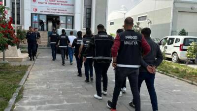 Malatya’da, sokak satıcılarına yönelik gerçekleştirilen uyuşturucu operasyonunda 14 şüpheli tutuklandı.