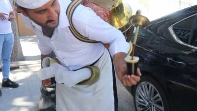 Malatya’da hava sıcaklıklarının artmasıyla birlikte vatandaşlar, serinlemek için geleneksel içeceklerden