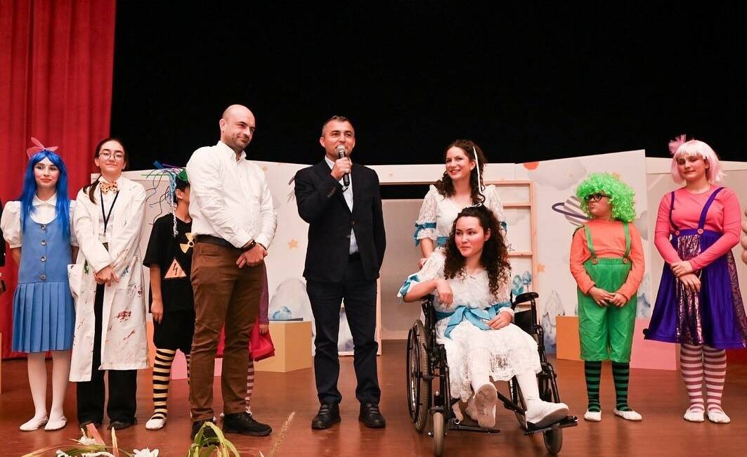 Manavgat Belediyesi Kent Tiyatrosu (MAKET), tiyatro dünyasının prestijli organizasyonlarından biri