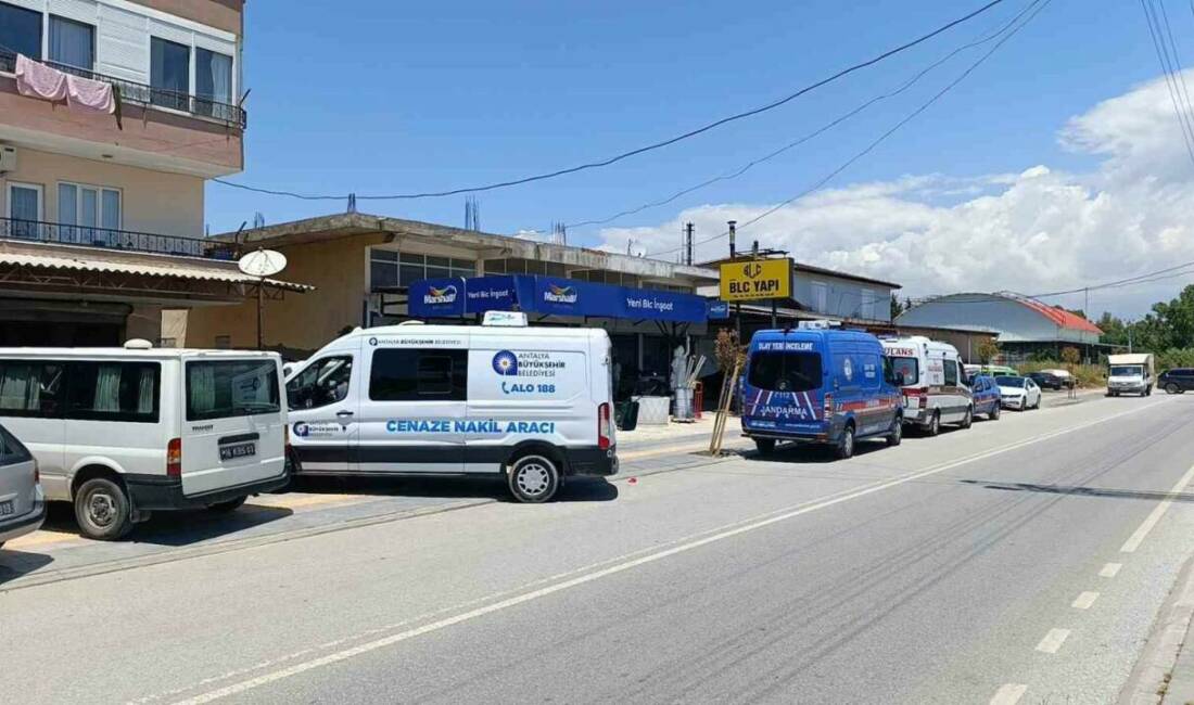 Antalya’nın Manavgat ilçesinde 50 yaşındaki adam, yaşadığı evde ölü bulundu.