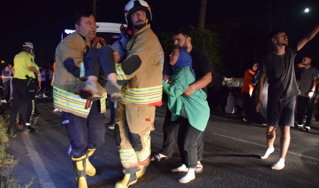 MANİSA (AA) – Manisa’nın Turgutlu ilçesinde işçi servisinin park halindeki