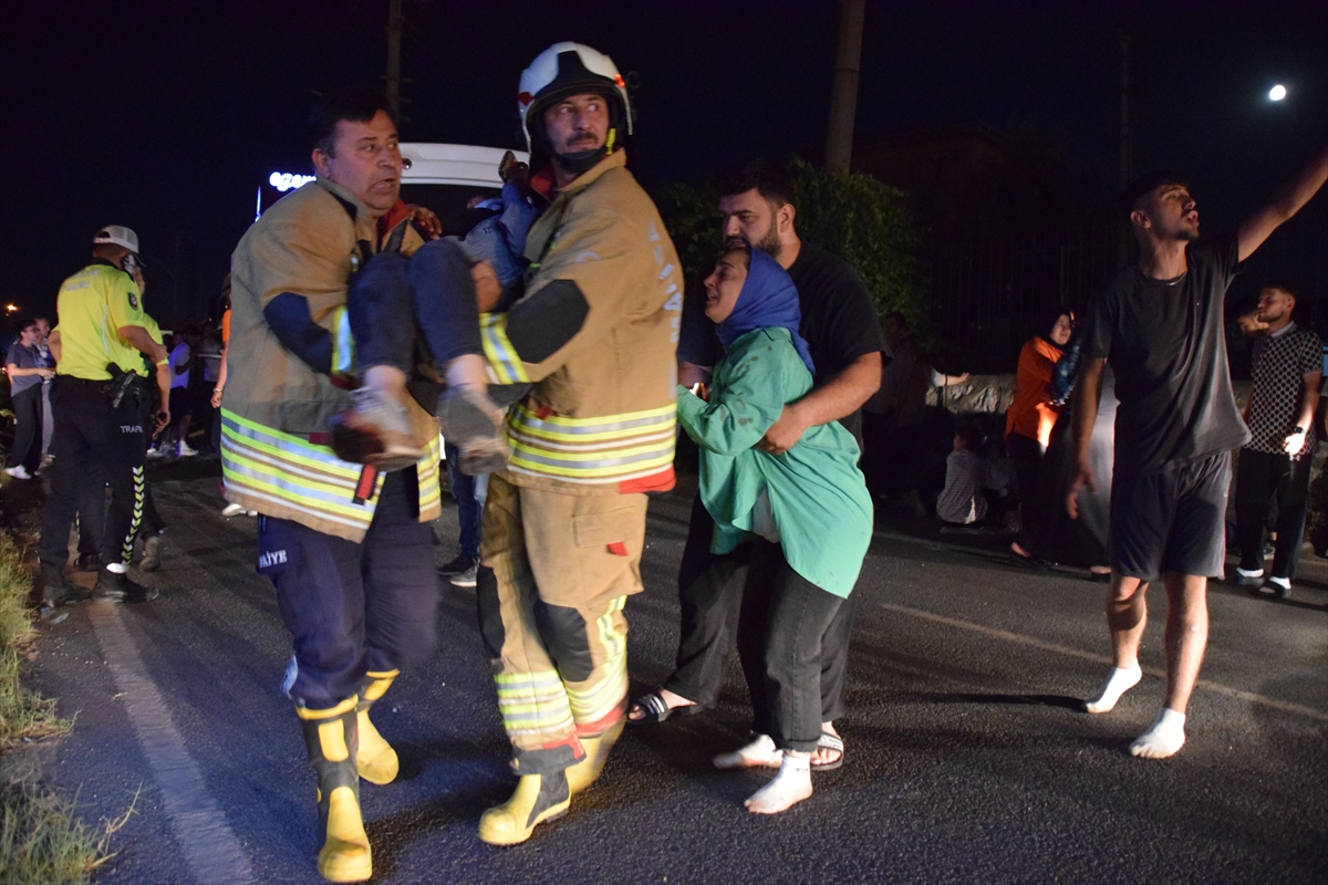 MANİSA (AA) – Manisa’nın Turgutlu ilçesinde işçi servisinin park halindeki