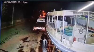 Marmaris açıklarında meydana gelen 5.8 şiddetindeki deprem güvenlik kameralarına yansıdı.