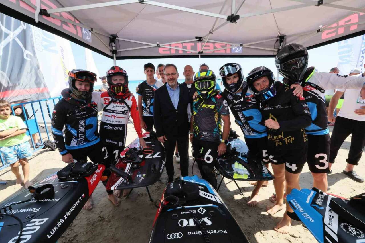 Türkiye’de ilk kez Çeşme’de gerçekleştirilen Dünya Motosurf Şampiyonası’nda açıklamalarda bulunan