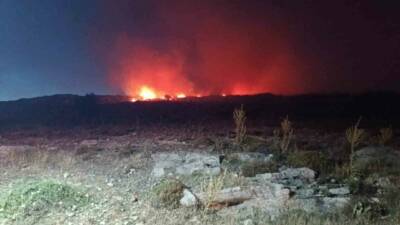 İzmir’in Menemen ilçesinde makilik alanda yangın çıktı. Ekiplerin yangına müdahalesi