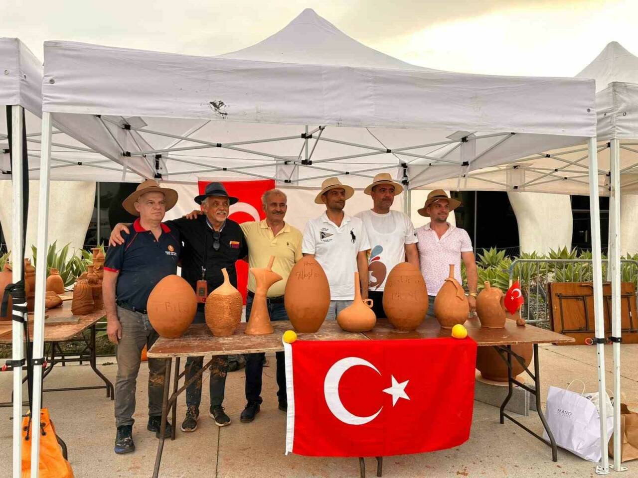 Dünya genelinde saygın bir noktaya erişen Menemen çömlekçiliği, Fransa’da da